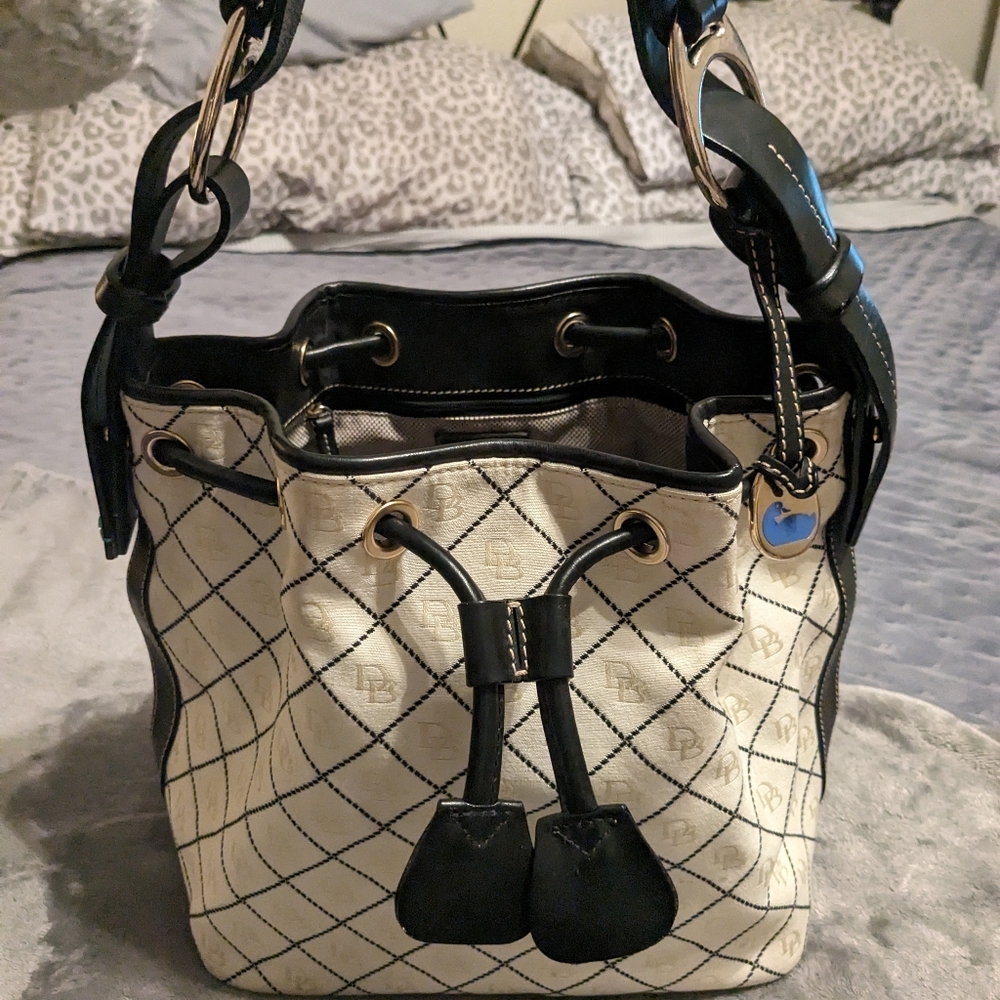 Dooney & Bourke bucket handbag